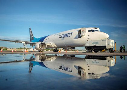 公司生產車間-忙碌中的員工