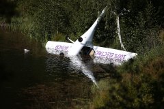 挪威首架電動飛機出現引擎故障：尷尬墜河-東南亞國際國際快遞