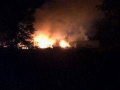 美貨機(jī)降落前墜毀在俄州停車場 兩人死亡-伊朗的空運(yùn)