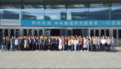 
深圳貨運貨代公司-中車集團培訓班到訪蘇寧，贈送一輛“復興號”