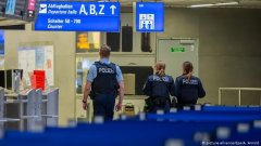 疫情下的浪漫？美國(guó)男子為見女友偽裝成德國(guó)機(jī)場(chǎng)清潔工 因不會(huì)德語(yǔ)被識(shí)破