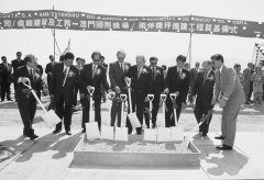 深切哀悼股東及前董事會副主席何鴻粲博士
-國際航空貨運