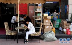 餃子館變快遞點，轉型增收挺下去