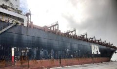 導致至少50個集裝箱掉到海里
-國際海運