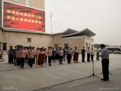  圖：掃描登機牌 和田機場供圖 據(jù)悉
-空運一噸貨物到洛杉磯